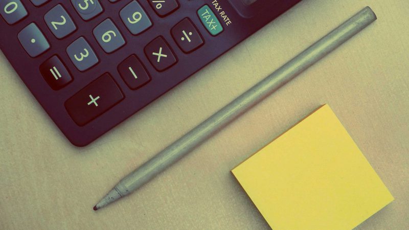What are the best ways to invest on the market? And are there different ways to save money when using a broker?